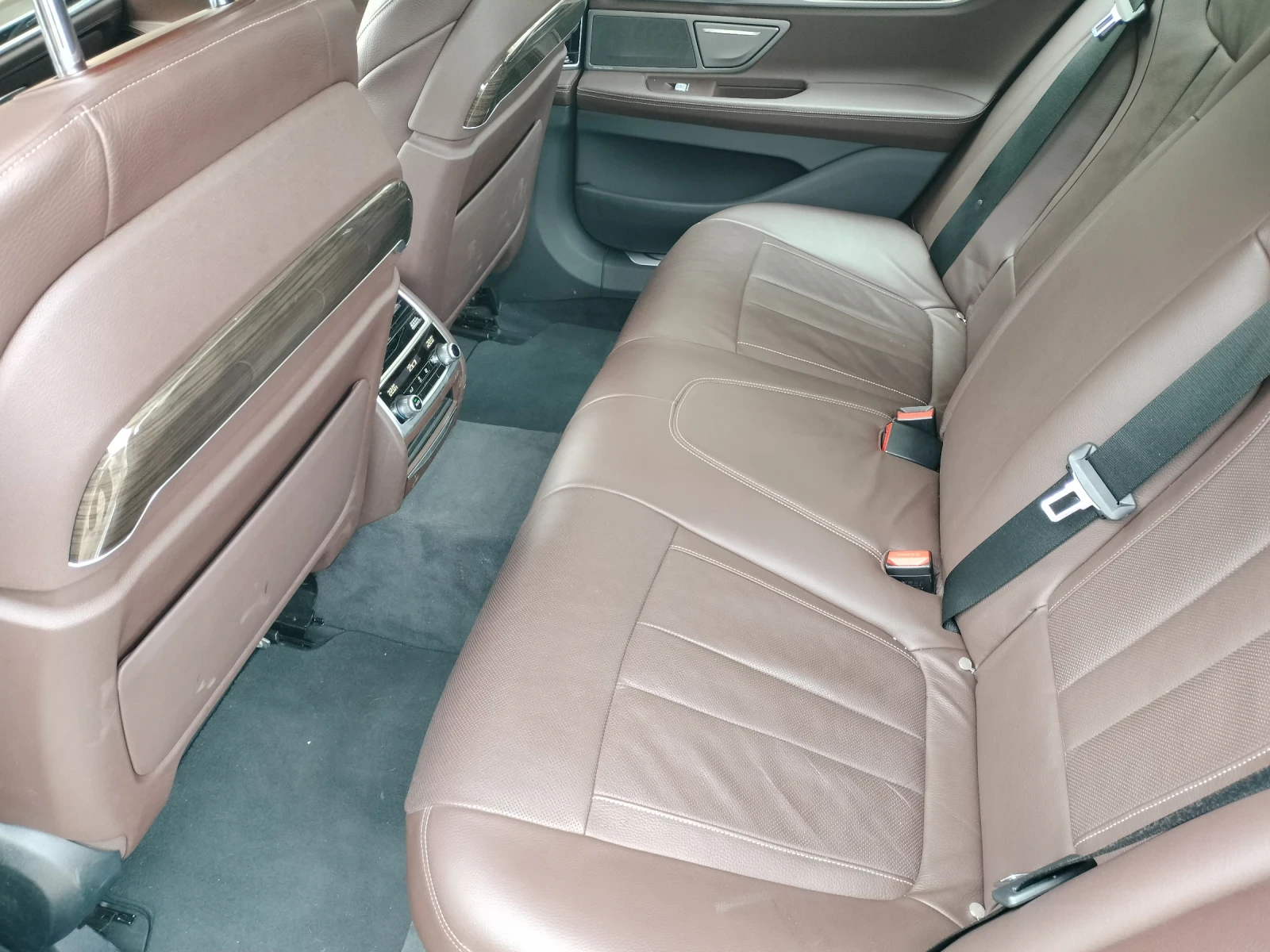 BMW 730 3.0 Хdrive, снимка 16 - Автомобили и джипове - 56522656
