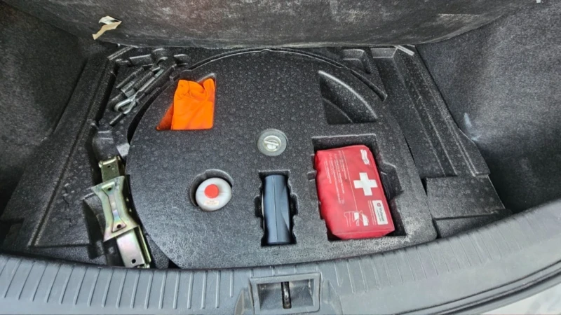 Nissan Qashqai 1.5 DCI ТОП ЛИЗИНГ ОФЕРТА, снимка 11 - Автомобили и джипове - 52260038