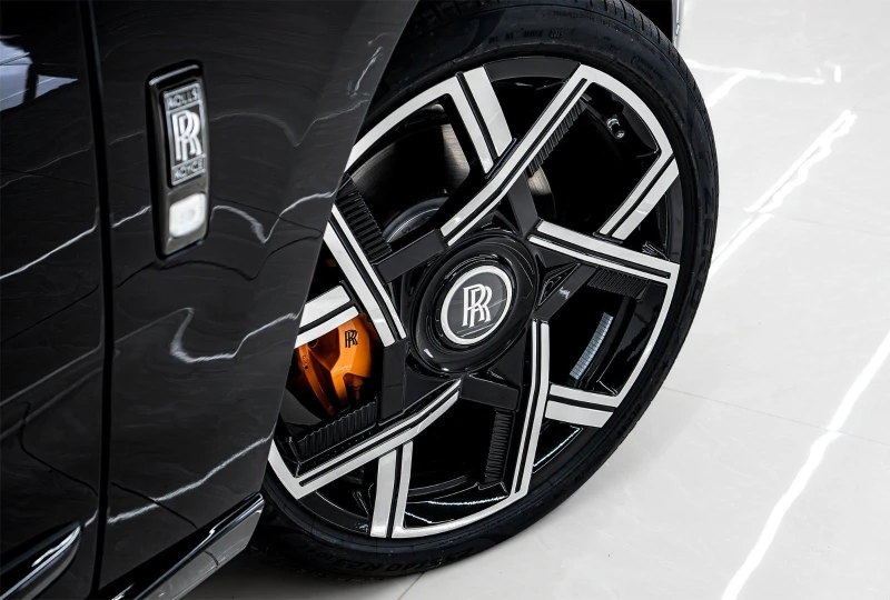 Rolls-Royce Cullinan BLACK BADGE/FACELIFT/SHOOTING STAR/BESPOKE/, снимка 6 - Автомобили и джипове - 52826512