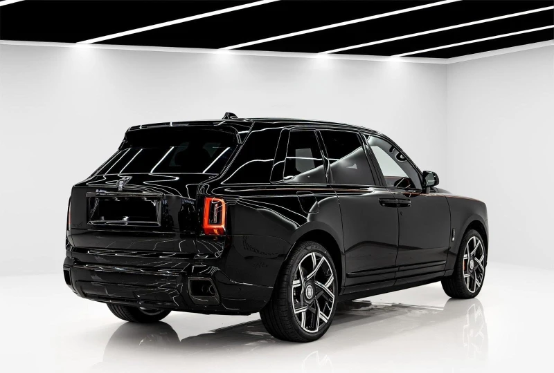 Rolls-Royce Cullinan BLACK BADGE/FACELIFT/SHOOTING STAR/BESPOKE/, снимка 5 - Автомобили и джипове - 52826512