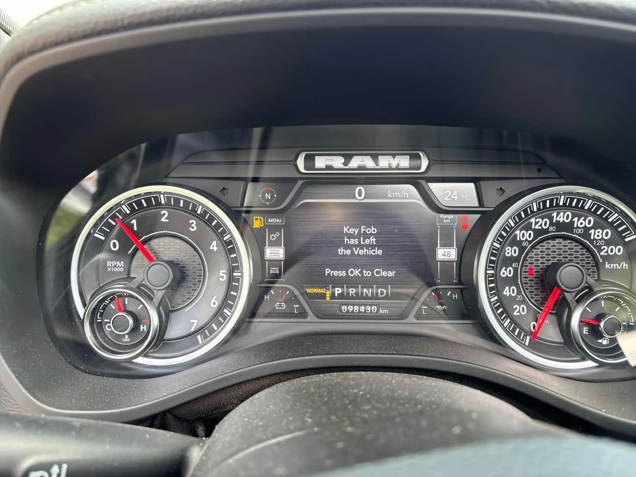 Dodge RAM 1500 | Laramie | ПАНОРАМА | ДВА КЛЮЧА | CARFAX | , снимка 8 - Автомобили и джипове - 54598865