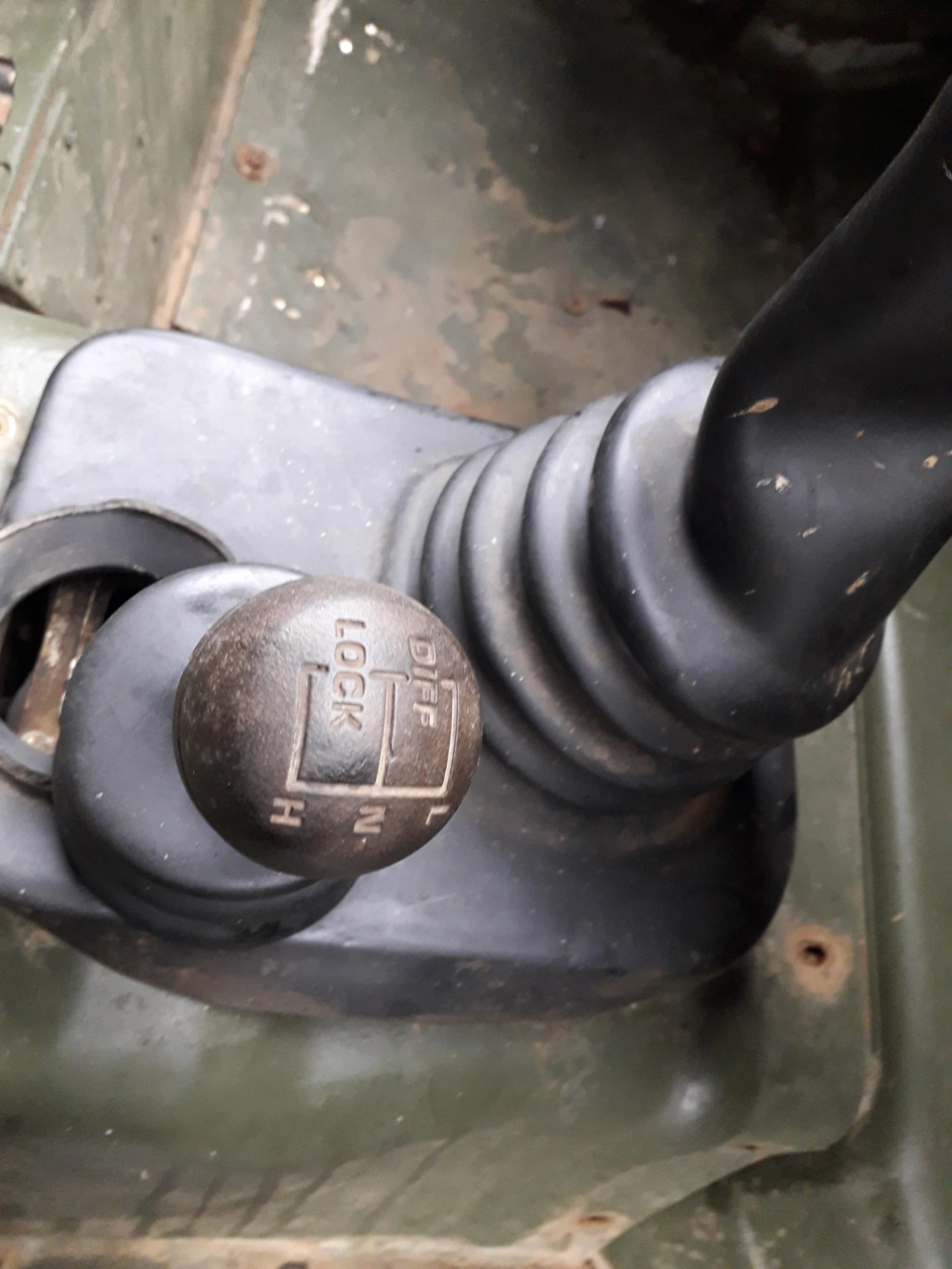 Land Rover Defender militari, снимка 13 - Автомобили и джипове - 54780689