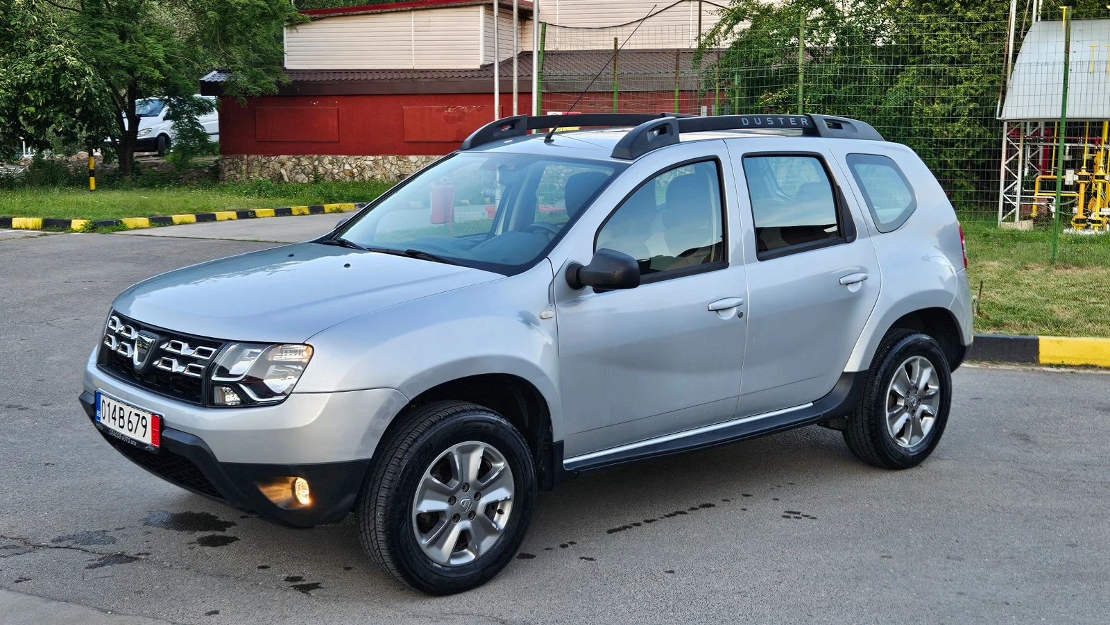 Dacia Duster 1.5 DCI 4X4/ KLIMA/NAVIG/FACELIFT/EURO-6d, снимка 2 - Автомобили и джипове - 55042383