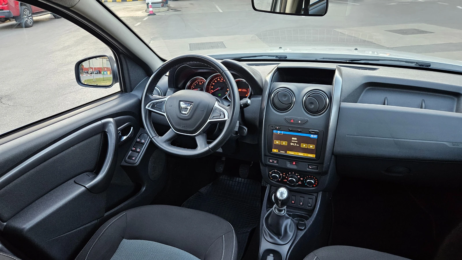 Dacia Duster 1.5 DCI 4X4/ KLIMA/NAVIG/FACELIFT/EURO-6d, снимка 10 - Автомобили и джипове - 55042383