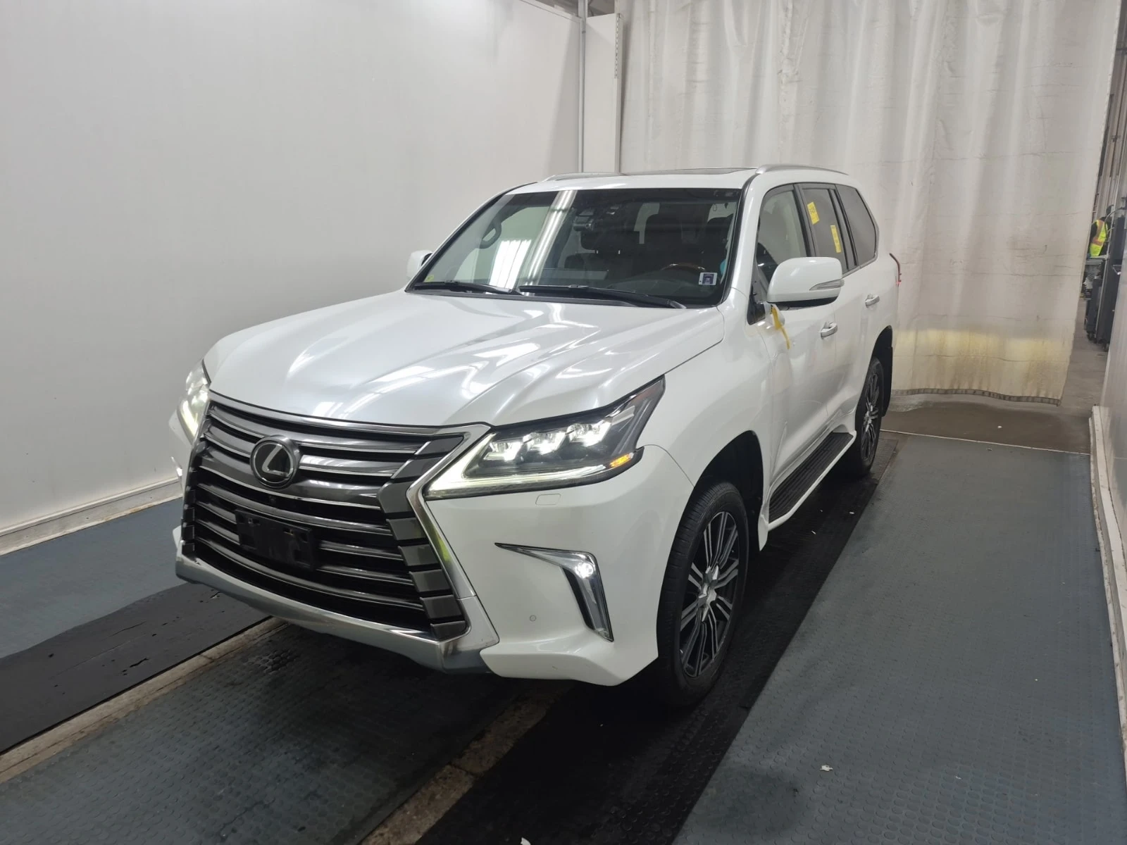 Lexus LX 5.7L  EXECUTIVE / CARFAX / 2 ����� / ���������  | Mobile.bg � ����������� 1