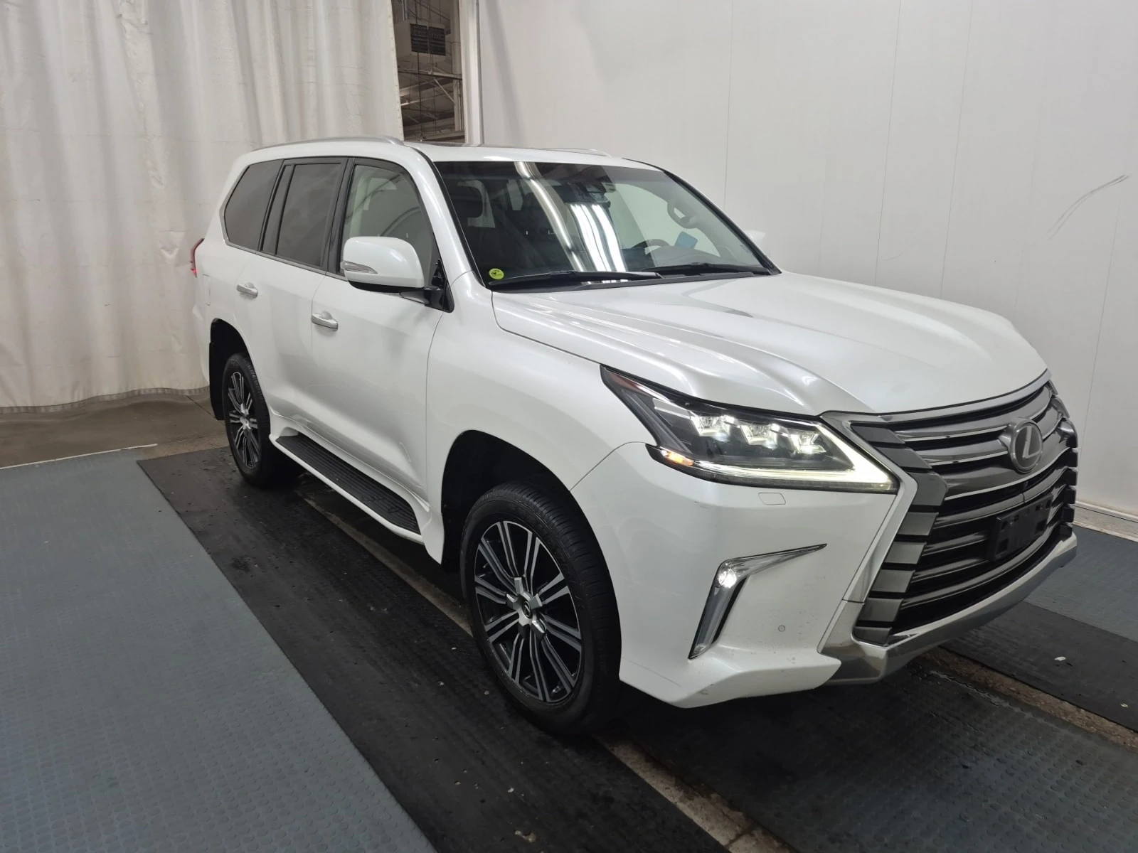 Lexus LX 5.7L  EXECUTIVE / CARFAX / 2 ����� / ���������  | Mobile.bg � ����������� 2