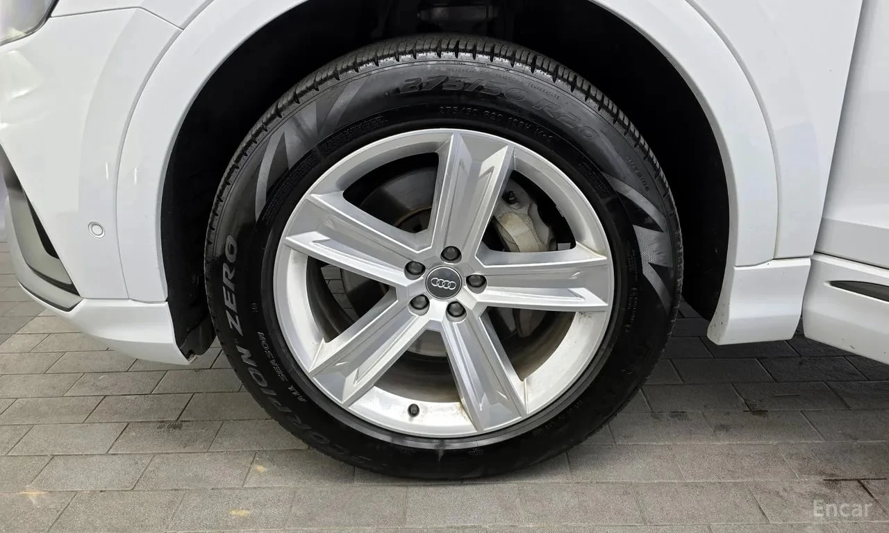 Audi Q8 / 45 TDI / ОБДУХВАНЕ / ХЕД-ЪП / ПАНОРАМА / 360, снимка 5 - Автомобили и джипове - 56099166