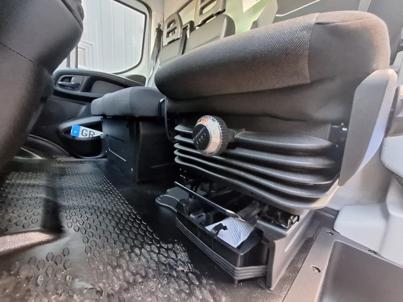 Iveco Daily 35C16   1 ГОДИНА ПЪЛНА ГАРАНЦИЯ, снимка 7 - Бусове и автобуси - 53445032