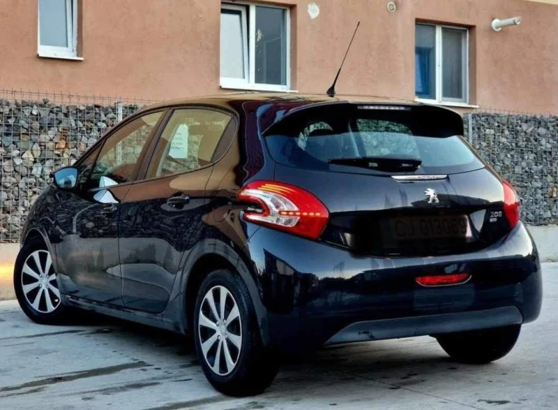 Peugeot 208 1.4 дизел два броя , снимка 2 - Автомобили и джипове - 42262225