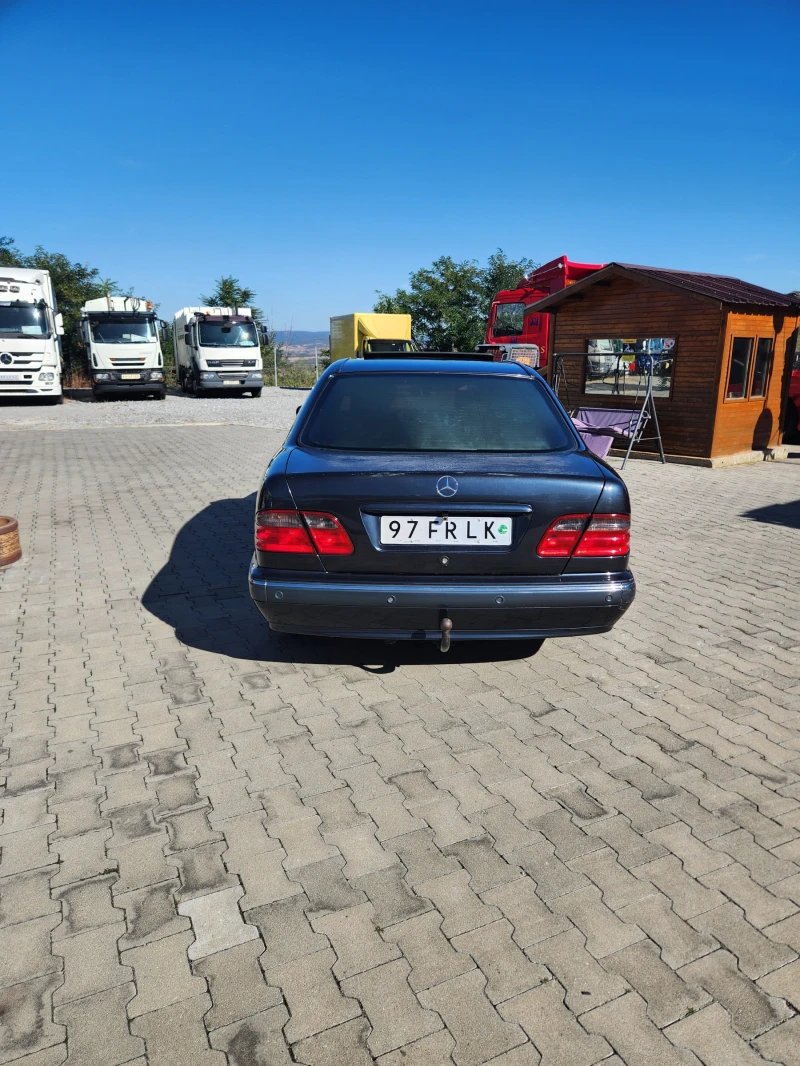 Mercedes-Benz E 320, снимка 9 - Автомобили и джипове - 47451079