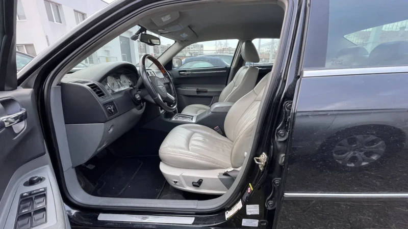 Chrysler 300c 3.5I KLI AVT., снимка 8 - Автомобили и джипове - 51094996