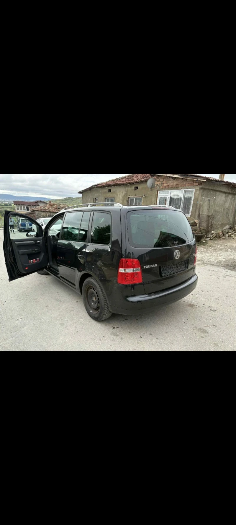 VW Touran, снимка 6 - Автомобили и джипове - 52282261