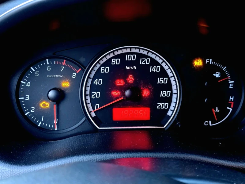 Suzuki Swift 1.3 Бензин Газ, снимка 9 - Автомобили и джипове - 52792558