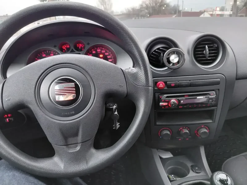 Seat Ibiza 1.2 TSI, снимка 6 - Автомобили и джипове - 53242410