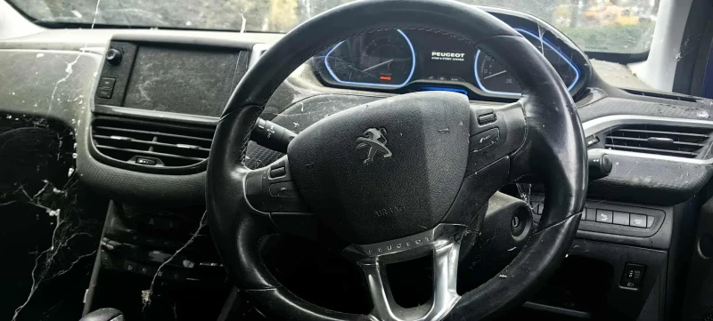 Peugeot 2008 1.6 HDI, снимка 4 - Автомобили и джипове - 53392395