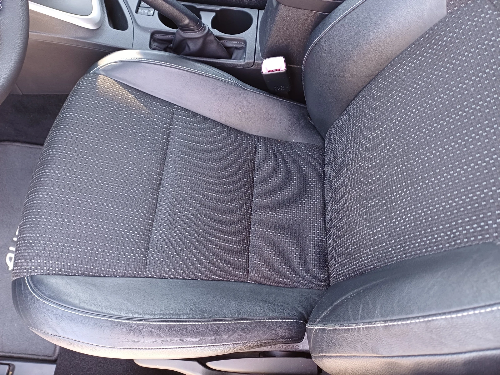 Toyota Auris 1, 8 EXECUTIVE, снимка 10 - Автомобили и джипове - 54343650