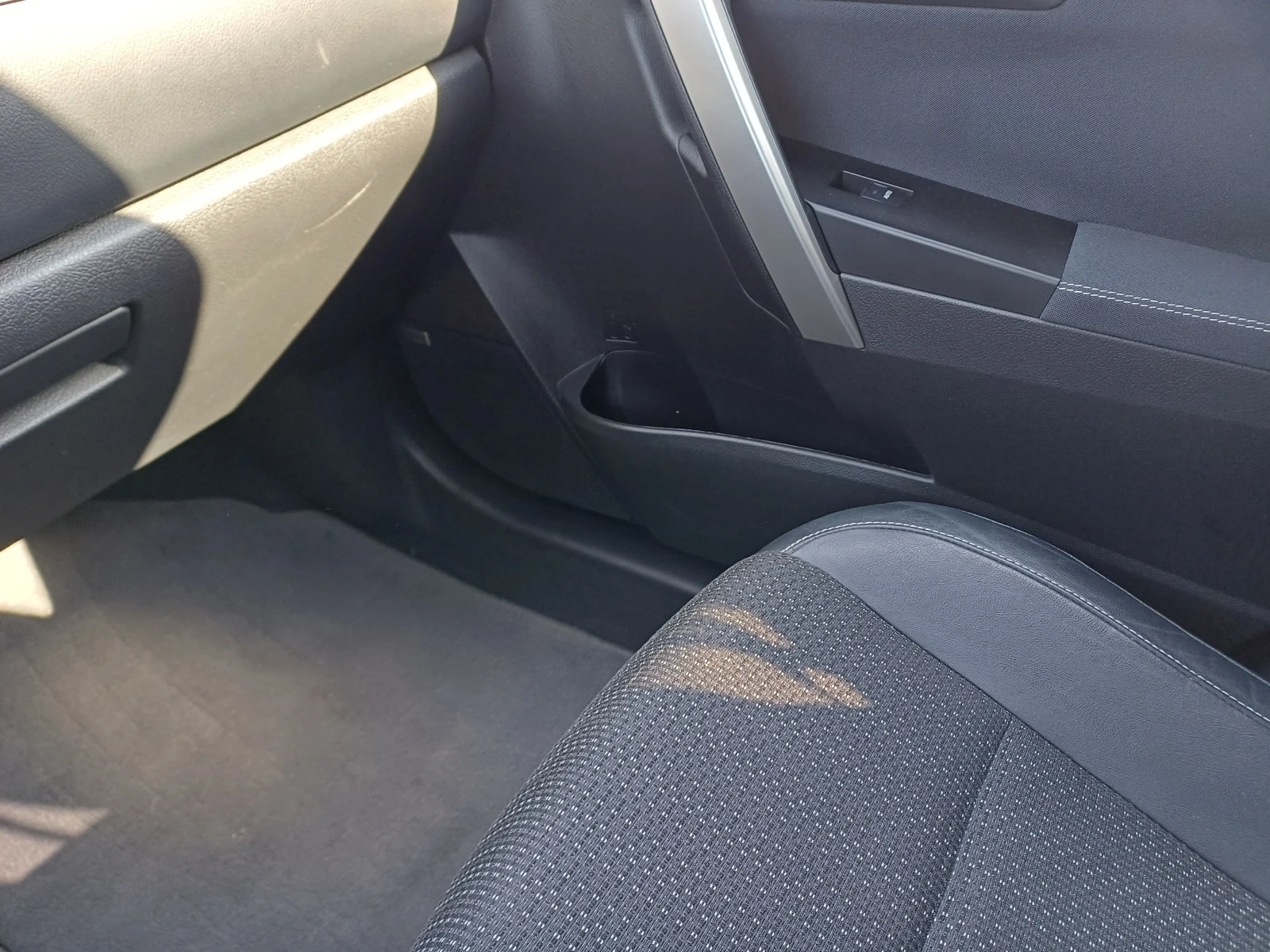 Toyota Auris 1, 8 EXECUTIVE, снимка 7 - Автомобили и джипове - 54343650