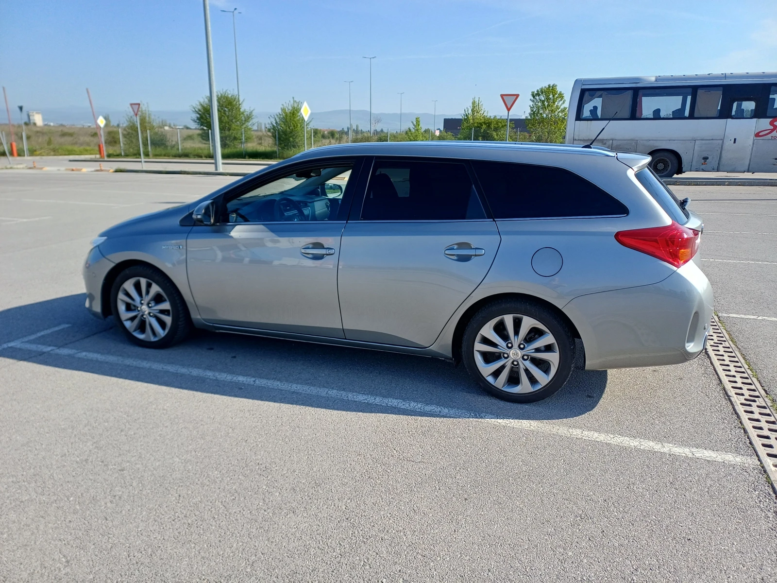 Toyota Auris 1, 8 EXECUTIVE, снимка 2 - Автомобили и джипове - 54343650