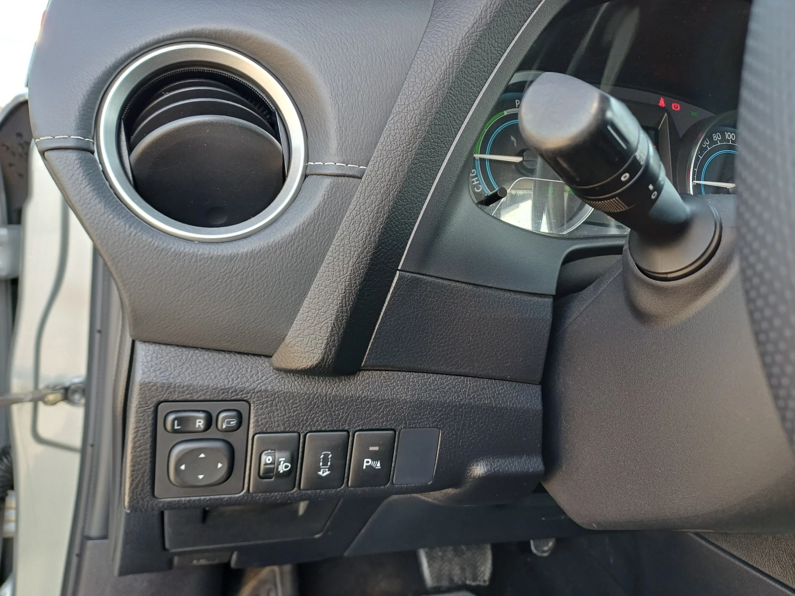 Toyota Auris 1, 8 EXECUTIVE, снимка 8 - Автомобили и джипове - 54343650