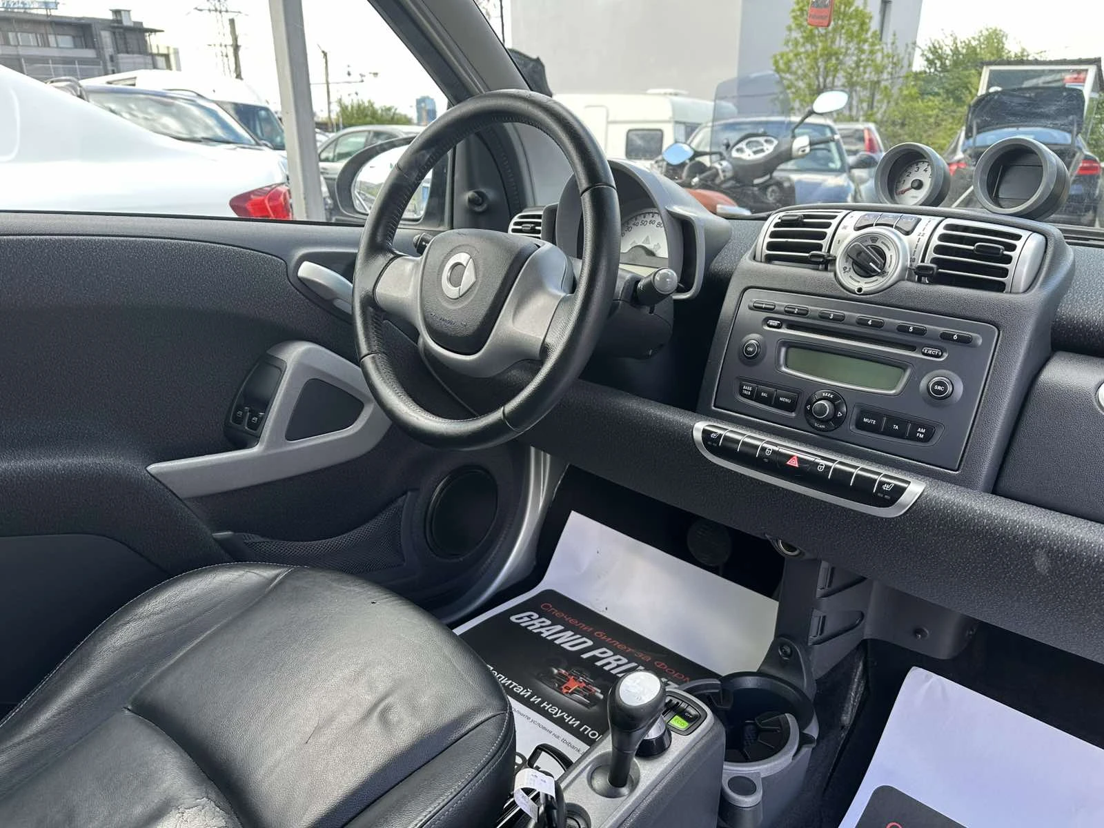 Smart Fortwo 1.0I Kлиматик Кожен салон Панорама, снимка 14 - Автомобили и джипове - 54415921