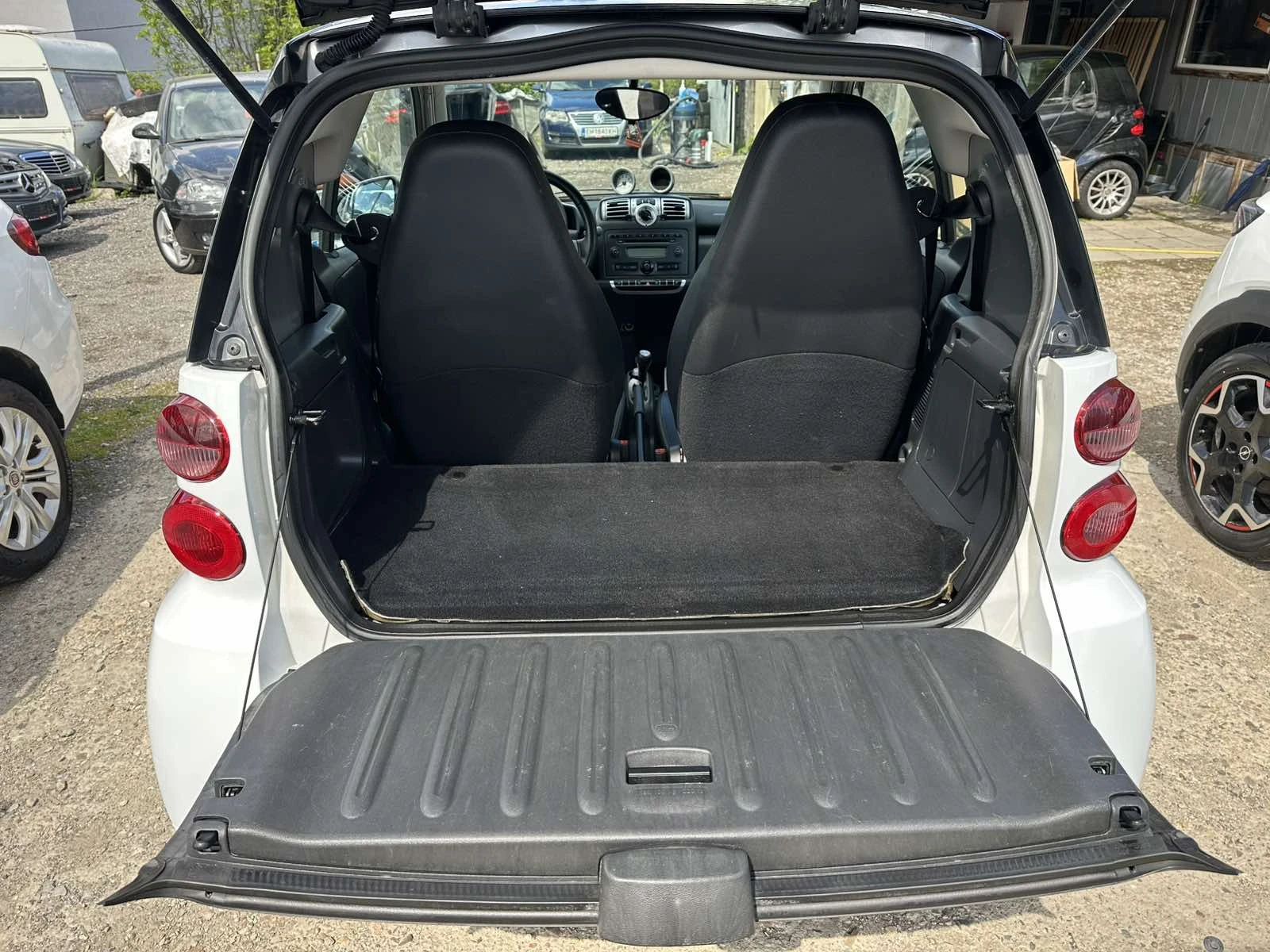 Smart Fortwo 1.0I Kлиматик Кожен салон Панорама, снимка 10 - Автомобили и джипове - 54415921