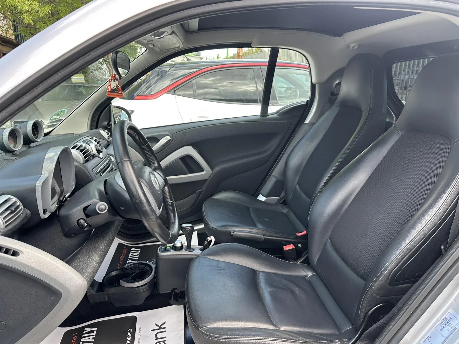 Smart Fortwo 1.0I Kлиматик Кожен салон Панорама, снимка 9 - Автомобили и джипове - 54415921