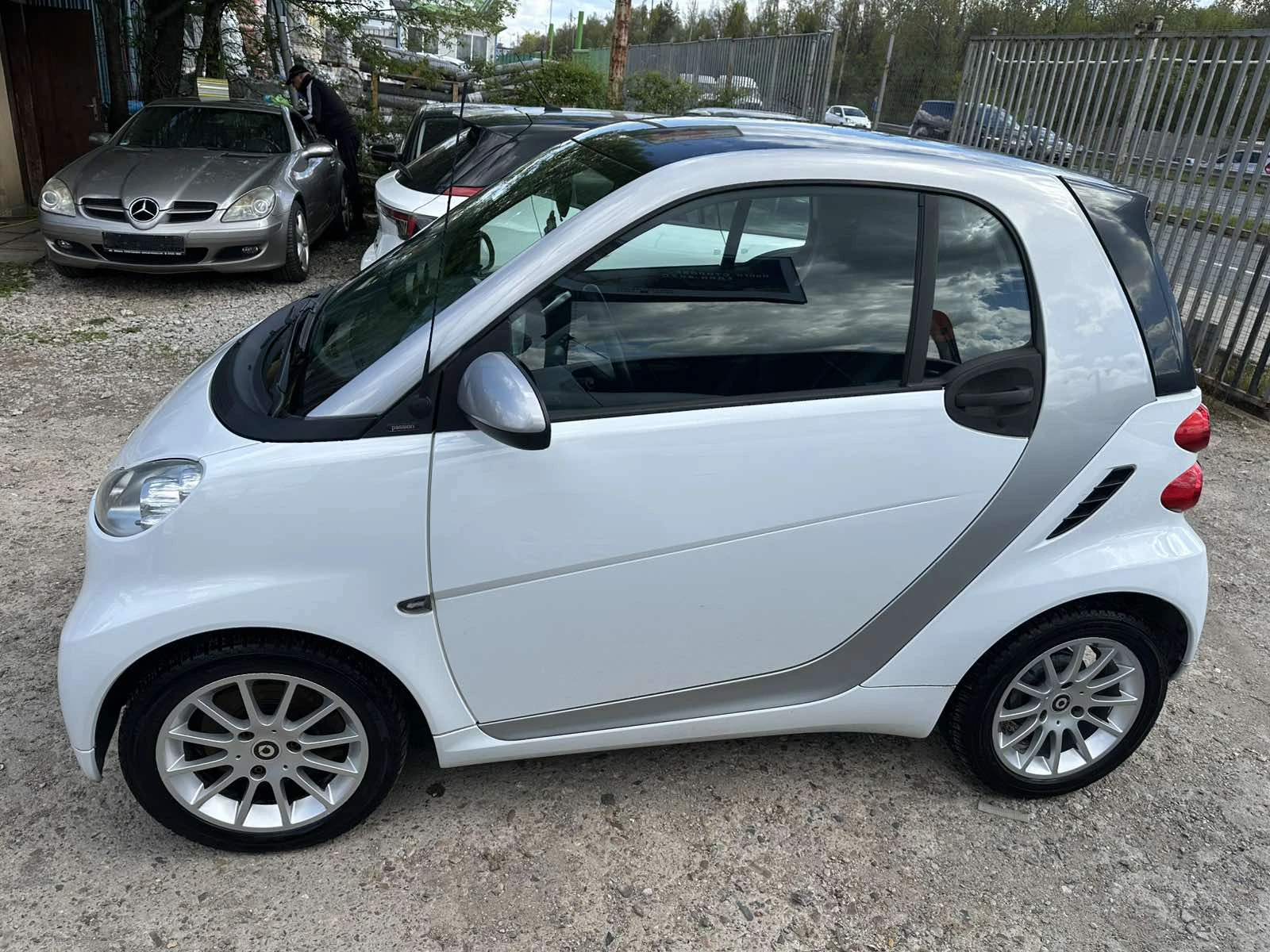Smart Fortwo 1.0I Kлиматик Кожен салон Панорама, снимка 7 - Автомобили и джипове - 54415921