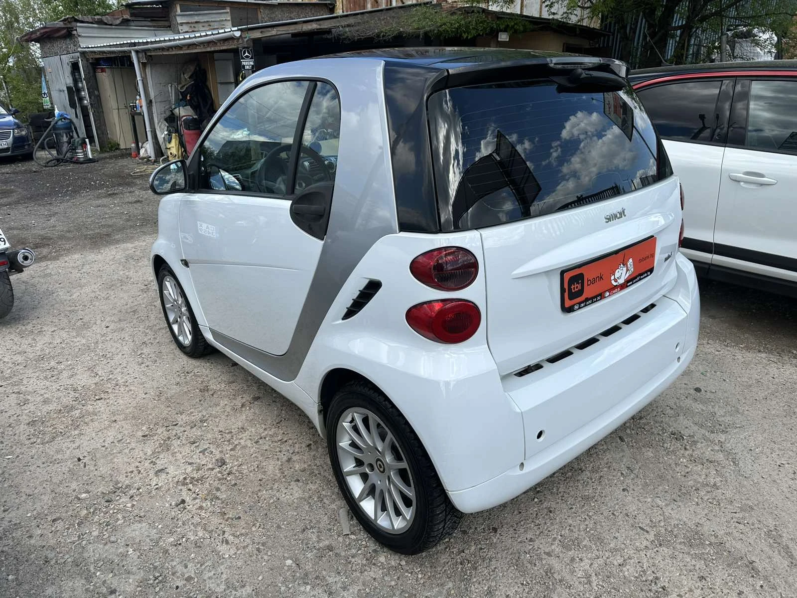 Smart Fortwo 1.0I Kлиматик Кожен салон Панорама, снимка 4 - Автомобили и джипове - 54415921