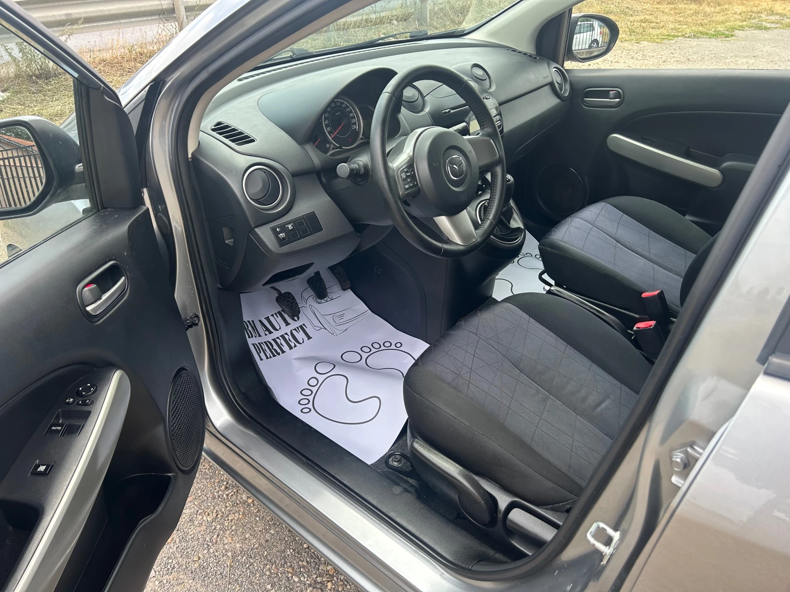 Mazda 2 1.3 I ГАЗ-БЕНЗИН, снимка 9 - Автомобили и джипове - 55314105