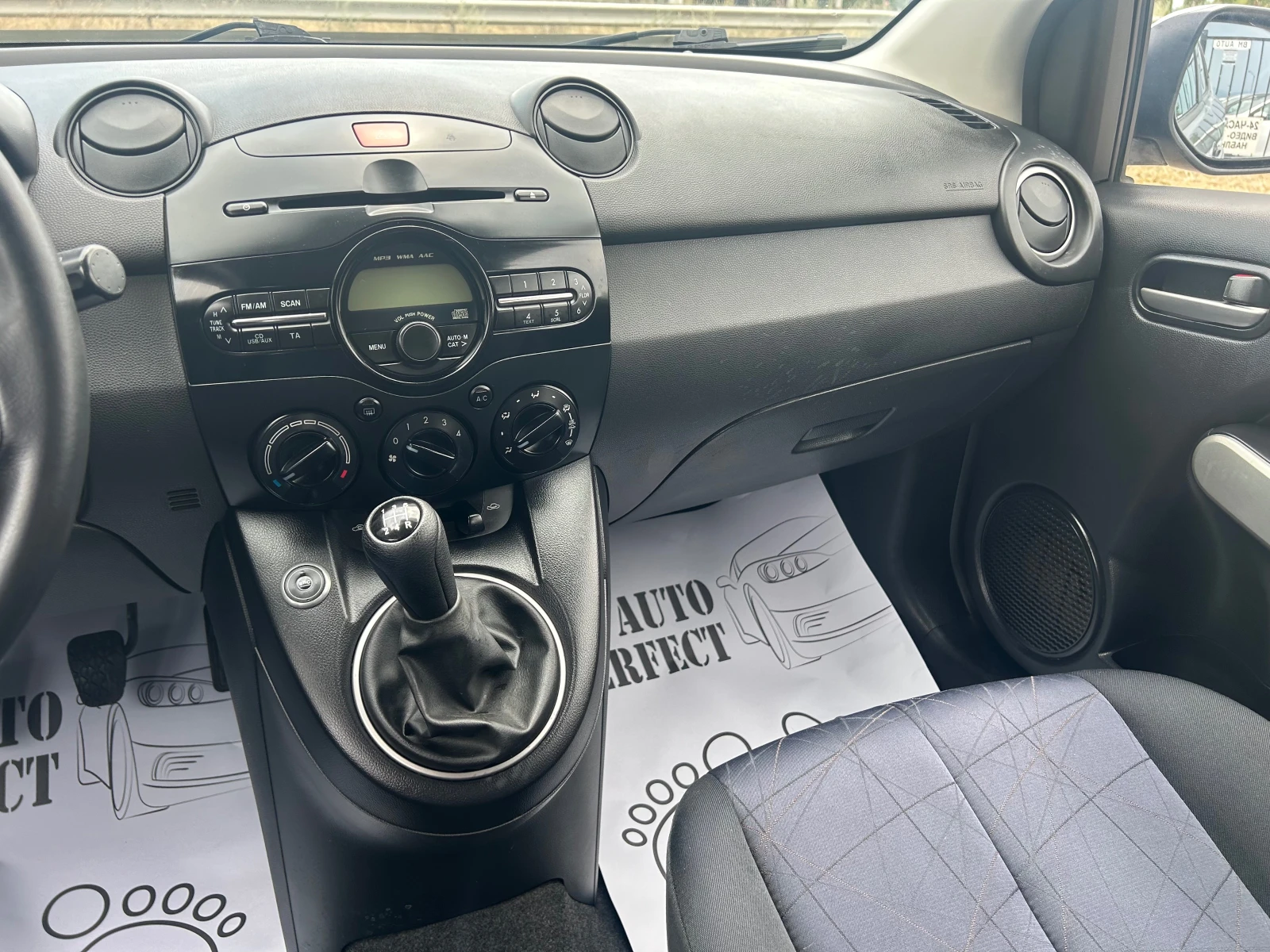 Mazda 2 1.3 I ГАЗ-БЕНЗИН, снимка 11 - Автомобили и джипове - 55314105