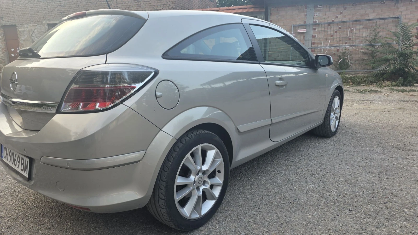 Opel Astra GTC 1.7 CDTI, снимка 3 - Автомобили и джипове - 55618374