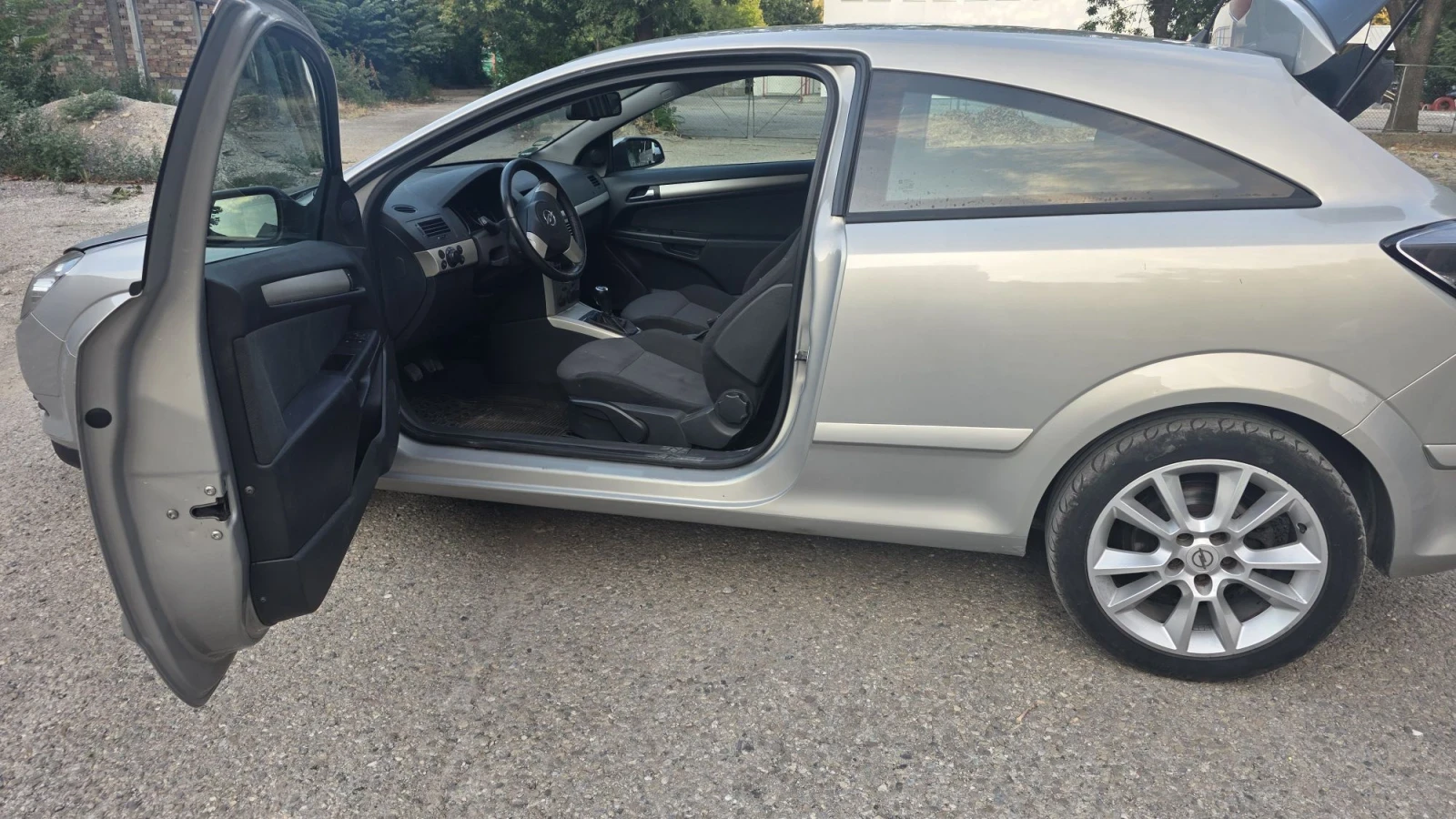 Opel Astra GTC 1.7 CDTI, снимка 6 - Автомобили и джипове - 55618374