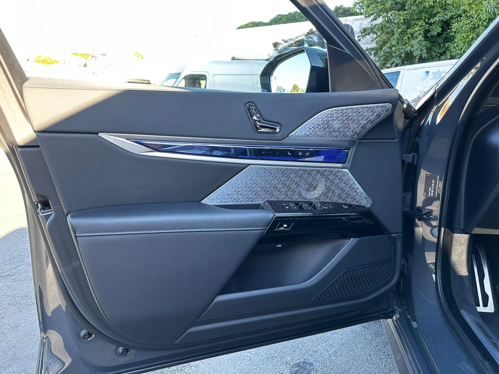 BMW i7 M70 xDrive, снимка 9 - Автомобили и джипове - 55636362