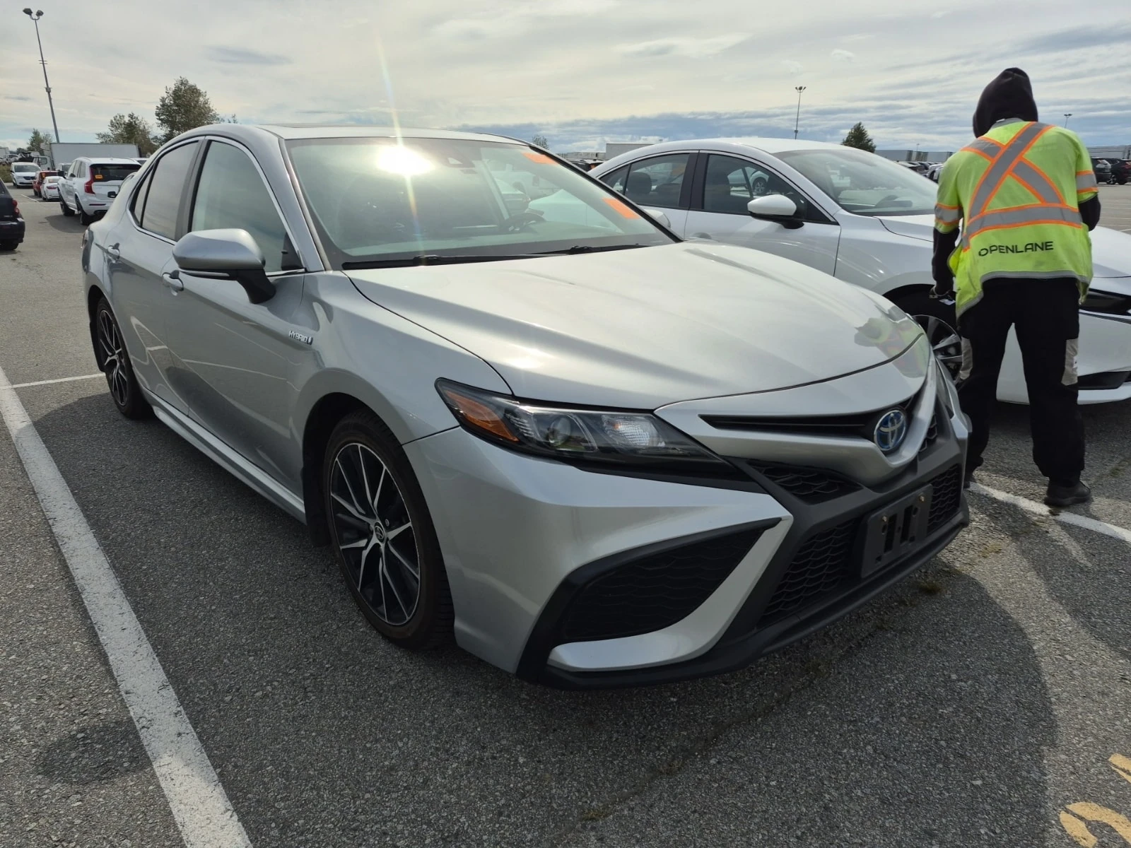 Toyota Camry * HYBRID SE * 2 КЛЮЧА *  CARFAX * , снимка 2 - Автомобили и джипове - 55920132