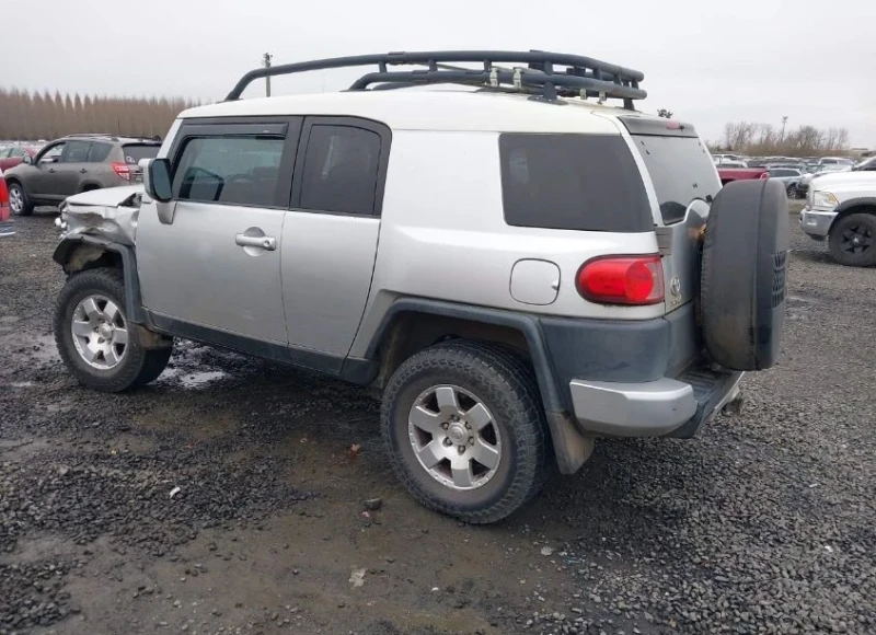 Toyota Fj cruiser, снимка 3 - Автомобили и джипове - 49483884