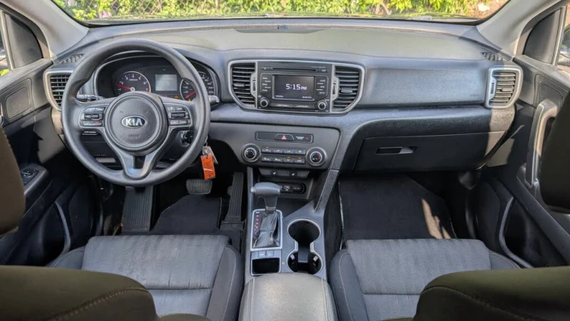 Kia Sportage * АВТО КРЕДИТ* ЦЕНА ДО БГ * СЕРВИЗНА ИСТОРИЯ * , снимка 7 - Автомобили и джипове - 52629266