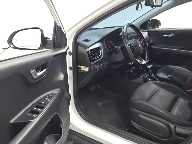 Kia Stonic 1.6 TRENDY, снимка 10 - Автомобили и джипове - 55058760