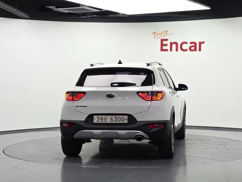 Kia Stonic 1.6 TRENDY, снимка 4 - Автомобили и джипове - 55058760