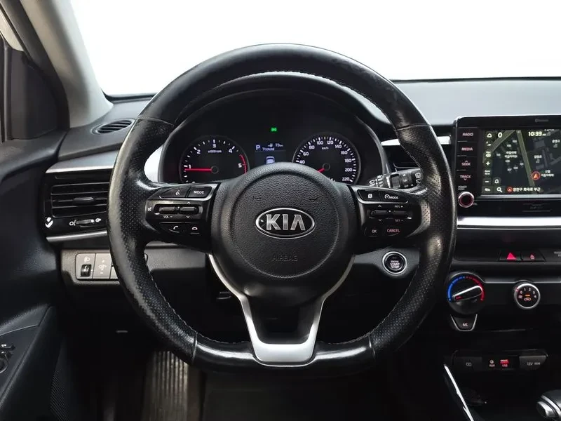 Kia Stonic 1.6 TRENDY, снимка 13 - Автомобили и джипове - 55058760