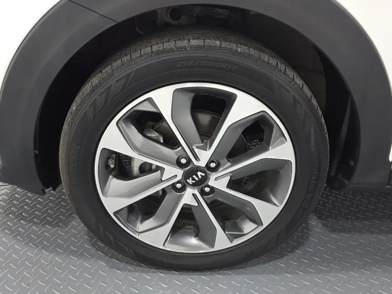 Kia Stonic 1.6 TRENDY, снимка 5 - Автомобили и джипове - 55058760