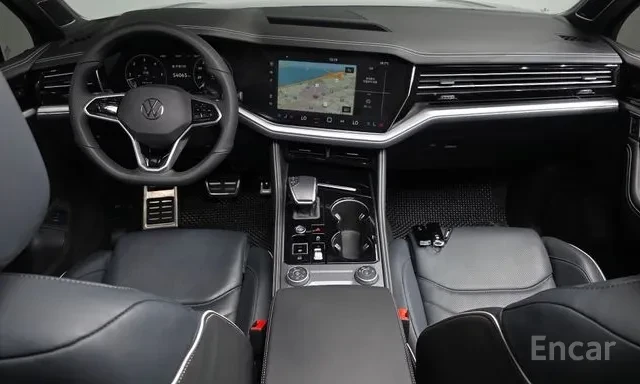 VW Touareg 3.0TDI R LINE FACELIFT FULL ОБДУХВАНЕ 360 DYNAUDIO, снимка 10 - Автомобили и джипове - 55723113
