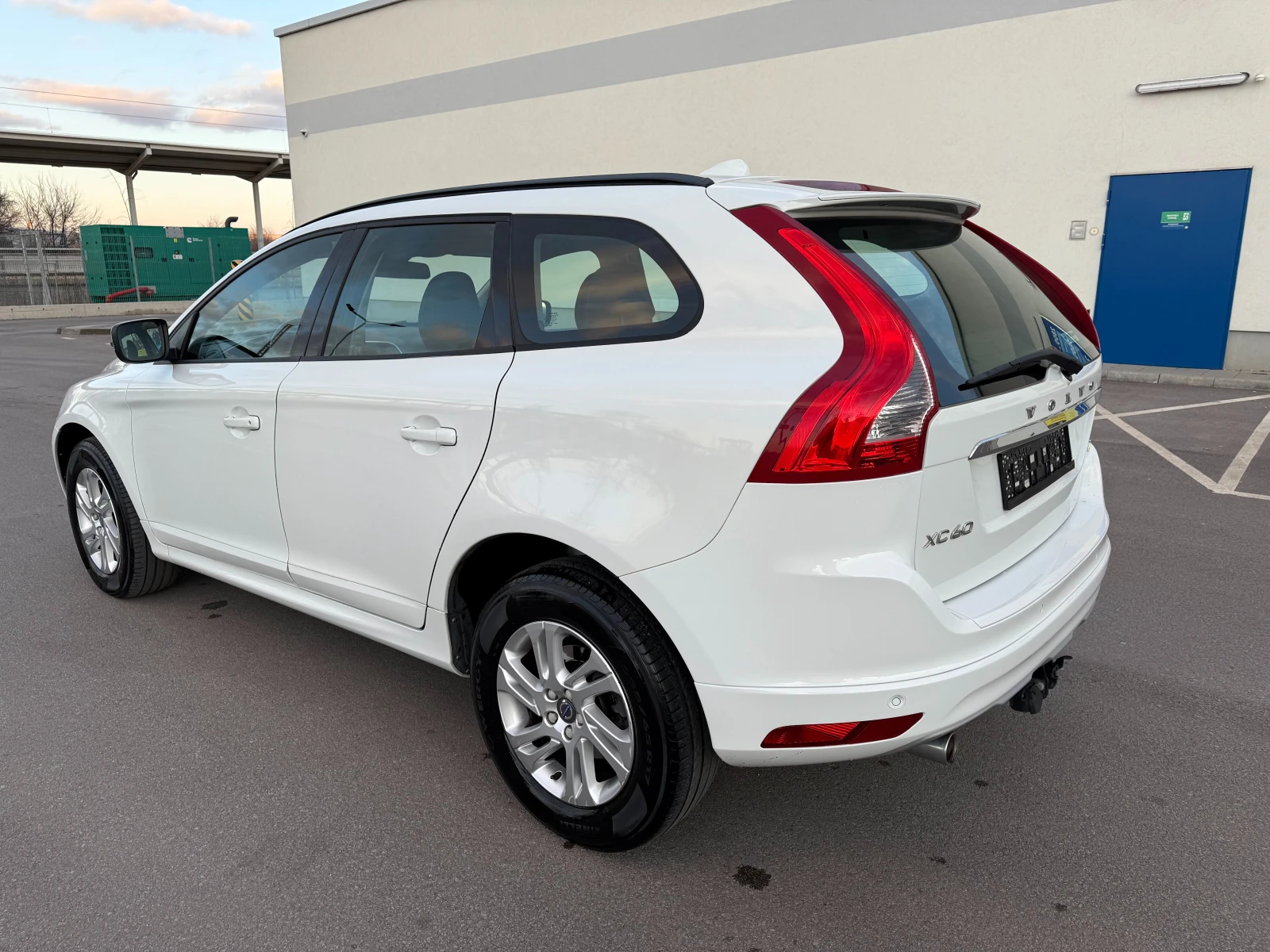 Volvo XC60 2.0D4 - изображение 6