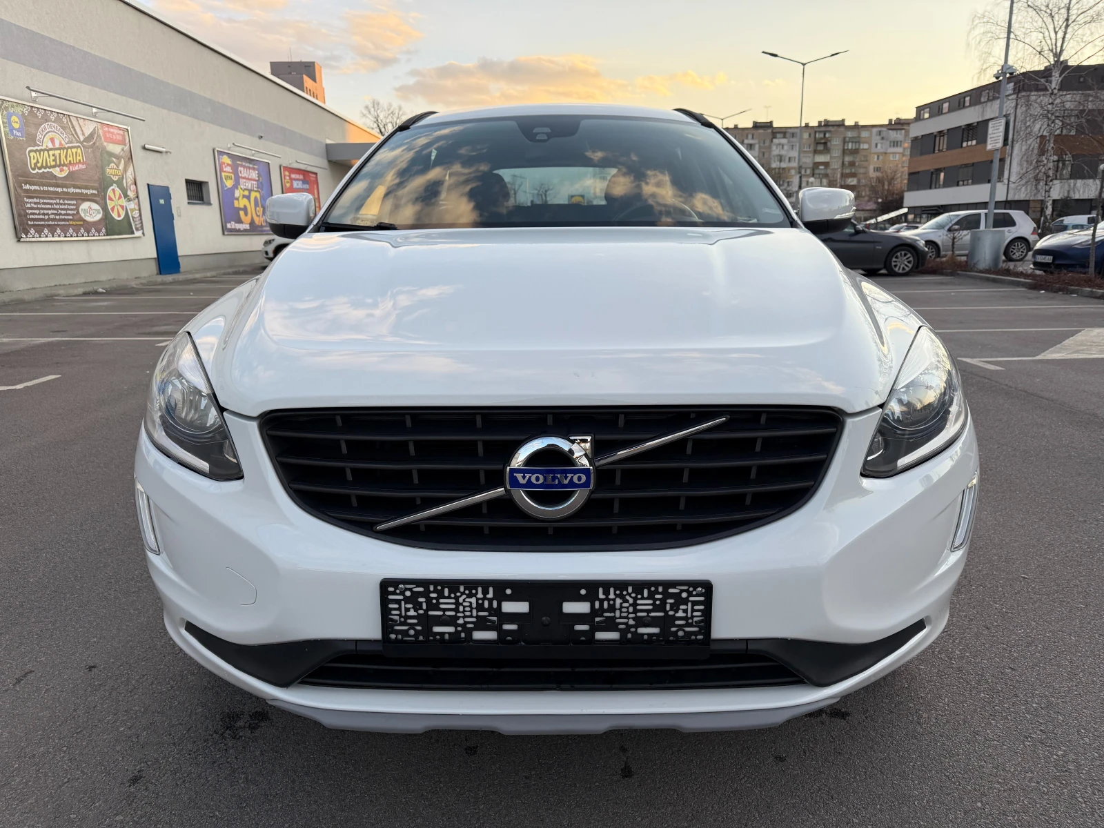 Volvo XC60 2.0D4 - изображение 2