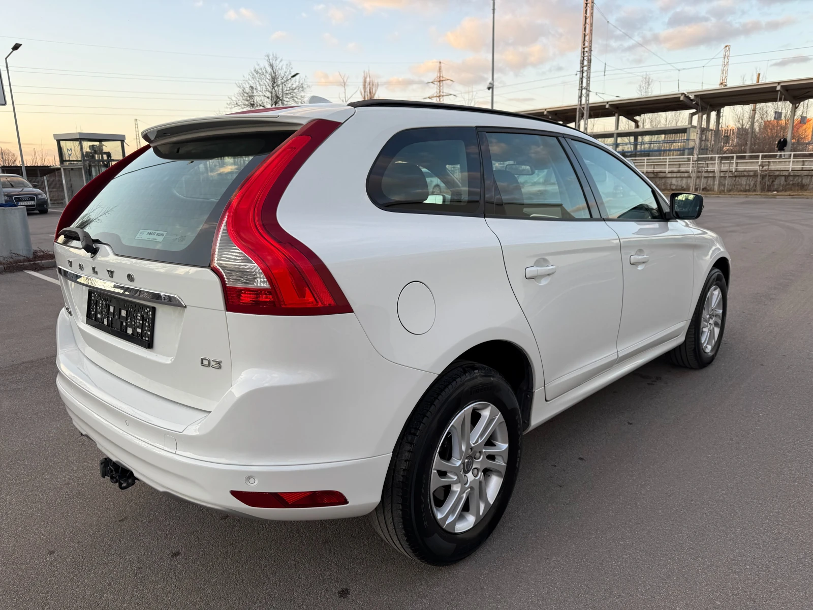 Volvo XC60 2.0D4 - изображение 4