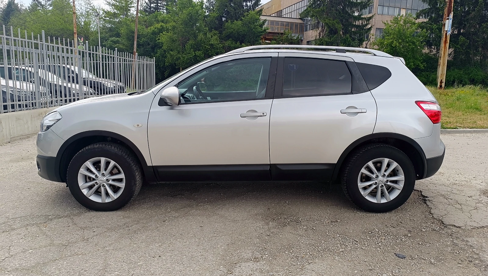 Nissan Qashqai 2.0i 4x4 Aut. LPG - изображение 2