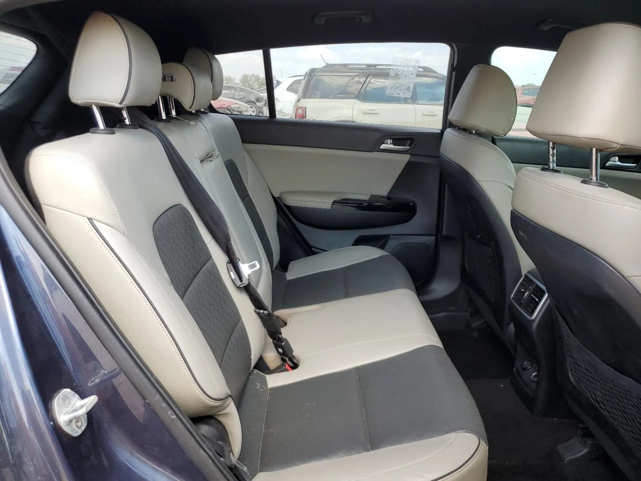 Kia Sportage 2.4 FWD * CAM * ДВУЦВЕТЕН САЛОН * ОТОПЛЯЕМ ВОЛАН - изображение 10