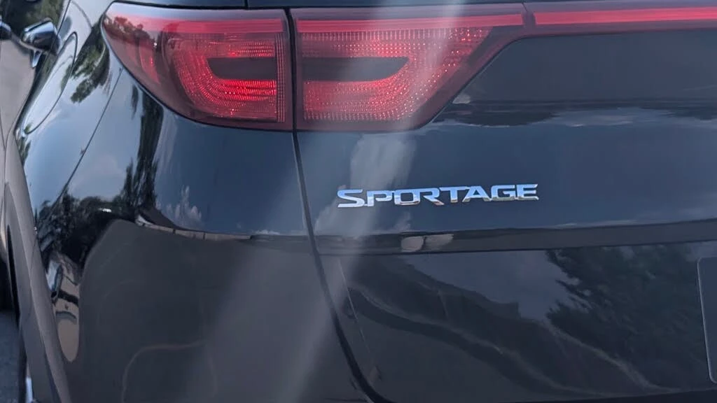 Kia Sportage * АВТО КРЕДИТ* ЦЕНА ДО БГ * СЕРВИЗНА ИСТОРИЯ *  - изображение 6