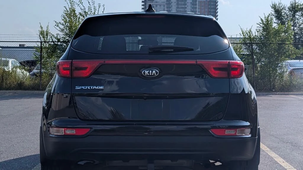 Kia Sportage * АВТО КРЕДИТ* ЦЕНА ДО БГ * СЕРВИЗНА ИСТОРИЯ *  - изображение 5