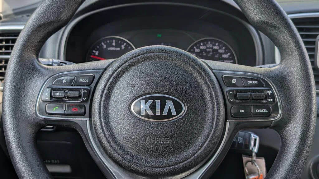 Kia Sportage * АВТО КРЕДИТ* ЦЕНА ДО БГ * СЕРВИЗНА ИСТОРИЯ *  - изображение 8