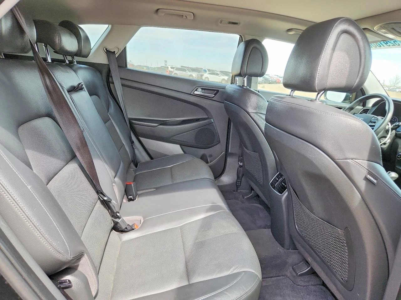 Hyundai Tucson Eco 1.6L SE, снимка 11 - Автомобили и джипове - 54569695